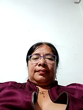 Snapshot of __valentina18 chatting on 12, 12, 2024   valentina18 online show from 12, 12, 2024