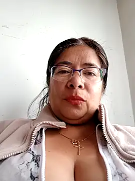 Snapshot of __valentina18 chatting on 15, 12, 2024   valentina18 online show from 15, 12, 2024