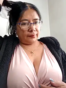 Snapshot of __valentina18 chatting on 17, 2, 2025   valentina18 online show from 17, 2, 2025