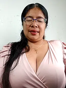 Snapshot of __valentina18 chatting on 23, 2, 2025   valentina18 online show from 23, 2, 2025