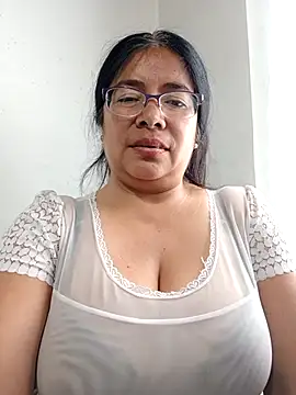 Snapshot of __valentina18 chatting on 25, 2, 2025   valentina18 online show from 25, 2, 2025