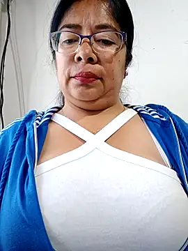 Snapshot of __valentina18 chatting on 8, 3, 2025   valentina18 online show from 8, 3, 2025