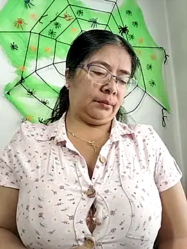 Snapshot of __valentina18 chatting on 10, 10, 2025   valentina18 online show from 10, 10, 2025