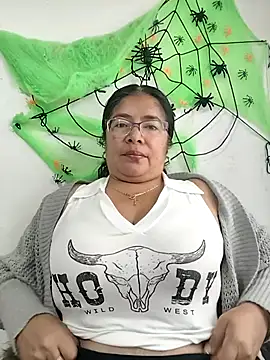 Snapshot of __valentina18 chatting on 11, 10, 2025   valentina18 online show from 11, 10, 2025