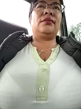 Snapshot of __valentina18 chatting on 16, 10, 2025   valentina18 online show from 16, 10, 2025