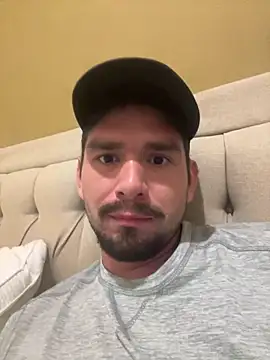 Snapshot of Tomthelong chatting on 11, 3, 2025 Tomthelong online show from 11, 3, 2025