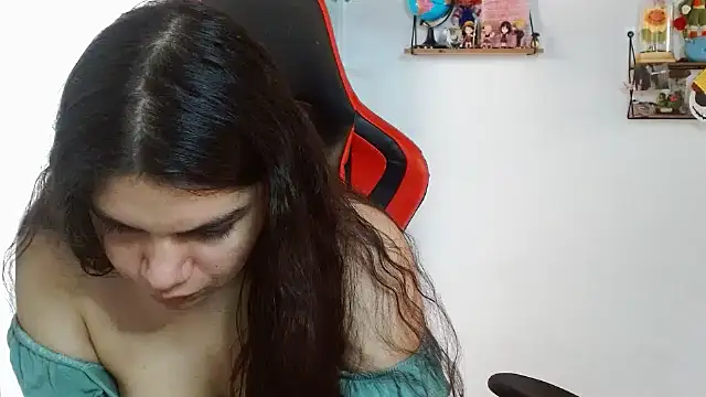 Snapshot of Nikkykora15 chatting on 6, 12, 2024 Nikkykora15 online show from 6, 12, 2024