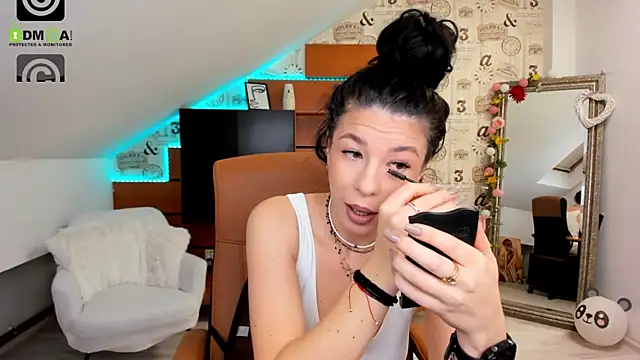 Snapshot of EmillyTaylor chatting on 23, 10, 2025 EmillyTaylor online show from 23, 10, 2025