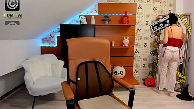 Snapshot of EmillyTaylor chatting on 28, 10, 2025 EmillyTaylor online show from 28, 10, 2025