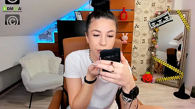 Snapshot of EmillyTaylor chatting on 29, 10, 2025 EmillyTaylor online show from 29, 10, 2025