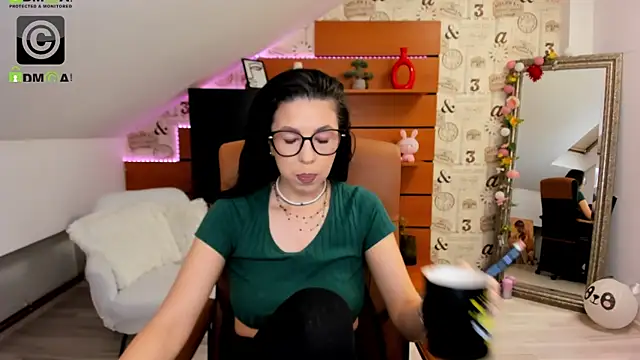 Snapshot of EmillyTaylor chatting on 6, 11, 2025 EmillyTaylor online show from 6, 11, 2025