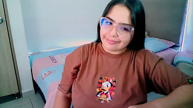 Snapshot of _alicia_z chatting on 8, 2, 2025 alicia z online show from 8, 2, 2025