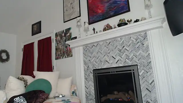 AuroraWillows online show from 6, 3, 2025