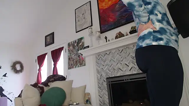 AuroraWillows online show from 8, 3, 2025