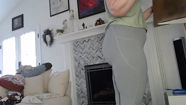 AuroraWillows online show from 2, 10, 2025