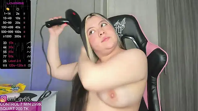 Snapshot of emilyn_grey1 chatting on 23, 12, 2024 emilyn grey1 online show from 23, 12, 2024