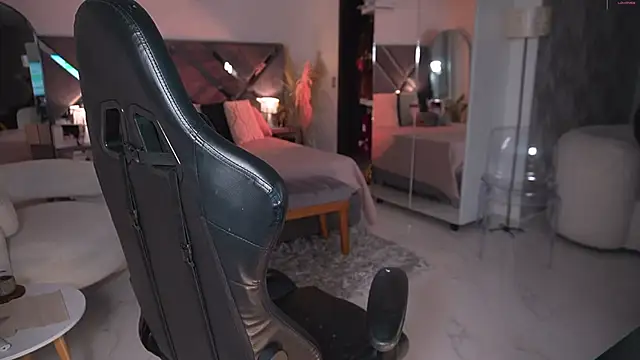 Snapshot of KateOwens chatting on 18, 9, 2025 KateOwens online show from 18, 9, 2025