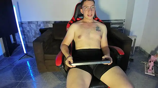 Snapshot of davinalhot chatting on 8, 4, 2026 davinalhot online show from 8, 4, 2026