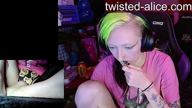 alicewonder09 online show from 8, 4, 2026