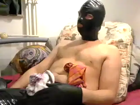 Snapshot of turnsen4y chatting on 20, 11, 2025 turnsen4y online show from 20, 11, 2025