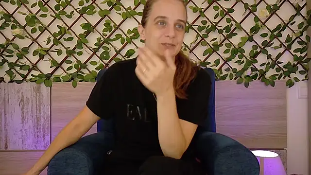 Snapshot of LadyChantale chatting on 26, 10, 2025 LadyChantale online show from 26, 10, 2025