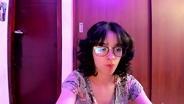 Snapshot of _Lunnaa_ chatting on 10, 2, 2025 Lunnaa online show from 10, 2, 2025