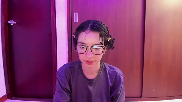 Snapshot of _Lunnaa_ chatting on 24, 2, 2025 Lunnaa online show from 24, 2, 2025