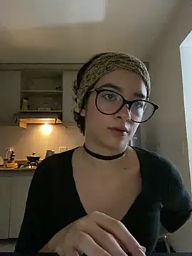 Snapshot of _Lunnaa_ chatting on 6, 5, 2026 Lunnaa online show from 6, 5, 2026
