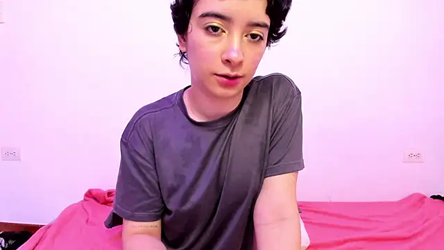Snapshot of _Lunnaa_ chatting on 5, 7, 2026 Lunnaa online show from 5, 7, 2026