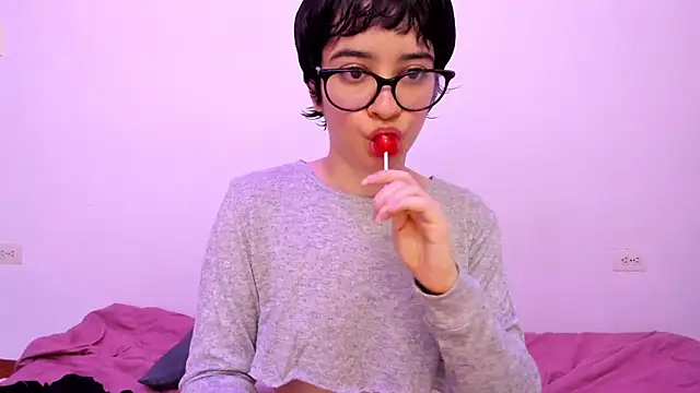 Snapshot of _Lunnaa_ chatting on 23, 7, 2026 Lunnaa online show from 23, 7, 2026