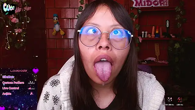 Snapshot of MidoriQuiinn chatting on 12, 11, 2025 MidoriQuiinn online show from 12, 11, 2025