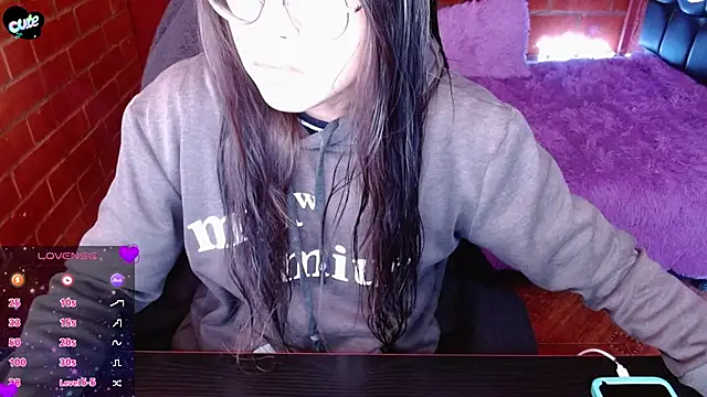 MidoriQuiinn online show from 8, 4, 2026