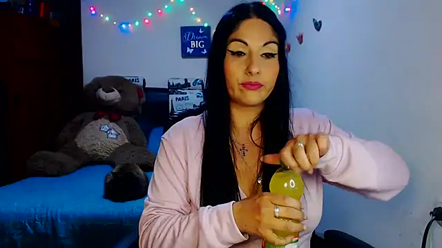 Snapshot of sahtlove1 chatting on 1, 12, 2025 sahtlove1 online show from 1, 12, 2025