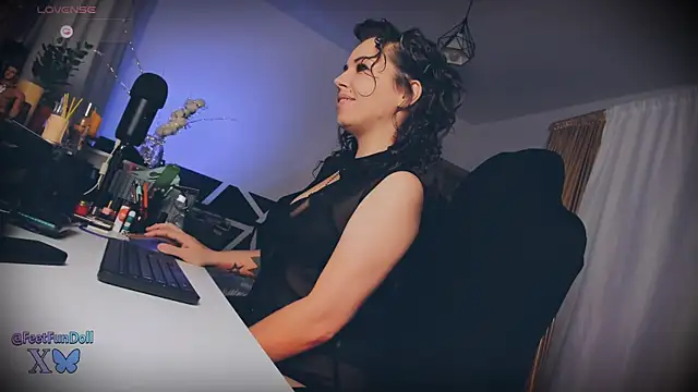 Snapshot of LisaDove chatting on 20, 12, 2024 LisaDove online show from 20, 12, 2024