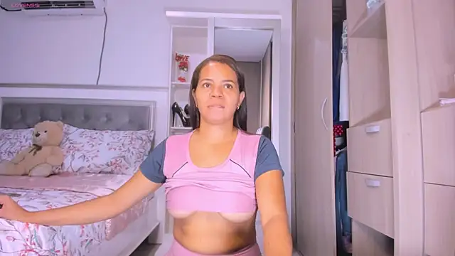 Snapshot of sharonDulce chatting on 6, 2, 2025 sharonDulce online show from 6, 2, 2025