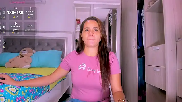 Snapshot of sharonDulce chatting on 13, 10, 2025 sharonDulce online show from 13, 10, 2025