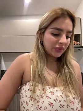 Snapshot of oriana_zoeee chatting on 7, 1, 2025 oriana zoeee online show from 7, 1, 2025