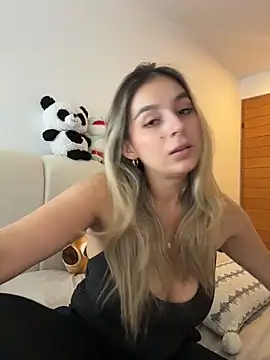 Snapshot of oriana_zoeee chatting on 27, 2, 2026 oriana zoeee online show from 27, 2, 2026