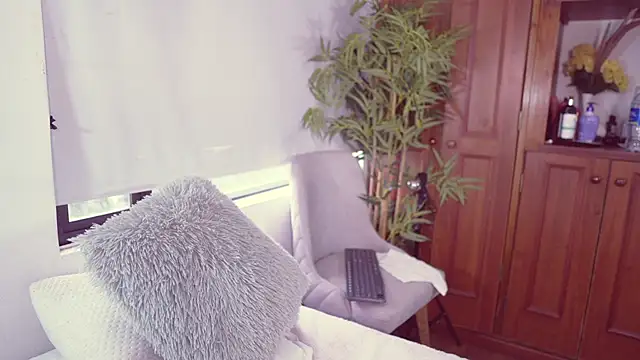 Snapshot of Lucy_fit chatting on 23, 10, 2025 Lucy fit online show from 23, 10, 2025