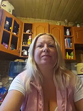 Arina smiles online show from 4, 7, 2026