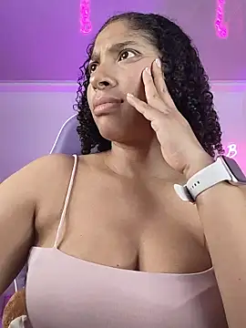 Snapshot of DannaBerry chatting on 19, 11, 2025 DannaBerry online show from 19, 11, 2025