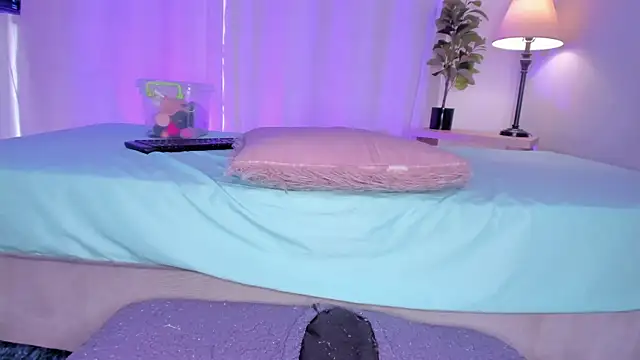 hot booty  online show from 15, 2, 2025