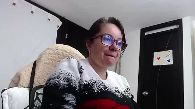 Snapshot of Sonialorens_ chatting on 17, 12, 2024 Sonialorens online show from 17, 12, 2024