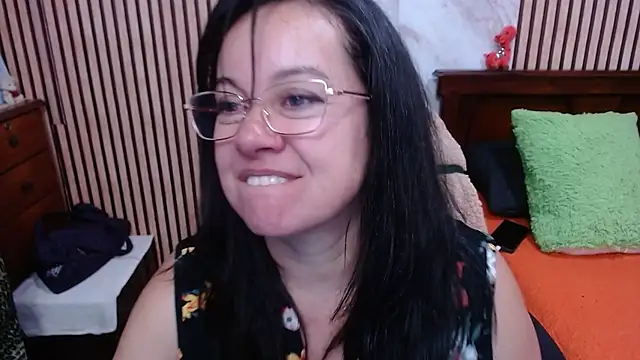 Snapshot of Sonialorens_ chatting on 17, 10, 2025 Sonialorens online show from 17, 10, 2025