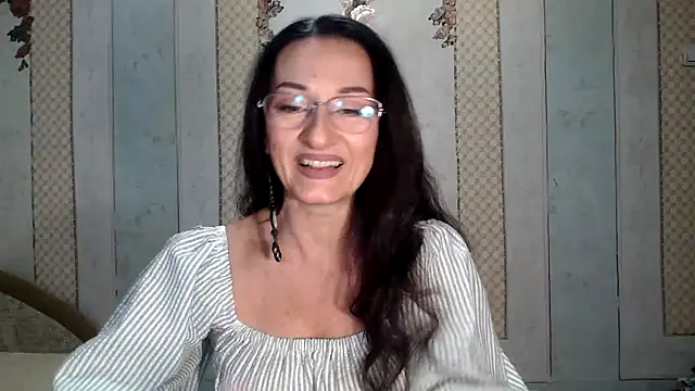 Snapshot of Antralyn chatting on 21, 10, 2025 Antralyn online show from 21, 10, 2025