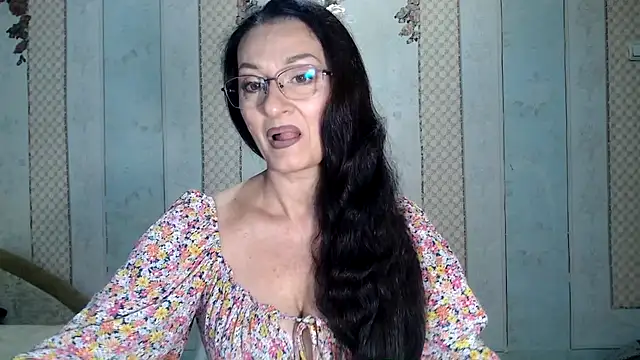 Snapshot of Antralyn chatting on 27, 10, 2025 Antralyn online show from 27, 10, 2025