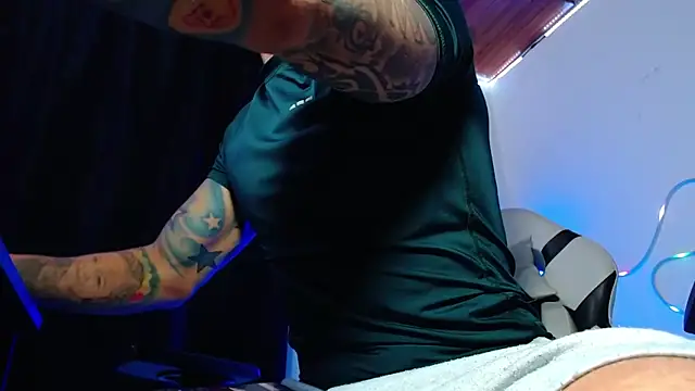 Snapshot of sebastian_horny chatting on 15, 11, 2025 sebastian horny online show from 15, 11, 2025