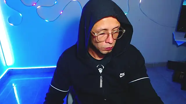 Snapshot of sebastian_horny chatting on 4, 12, 2025 sebastian horny online show from 4, 12, 2025