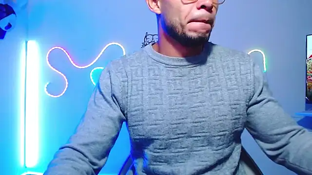 Snapshot of sebastian_horny chatting on 13, 12, 2025 sebastian horny online show from 13, 12, 2025