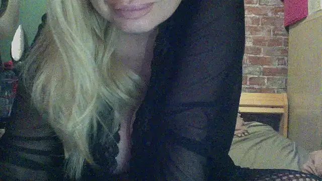 Snapshot of Lisavontease chatting on 29, 11, 2025 Lisavontease online show from 29, 11, 2025